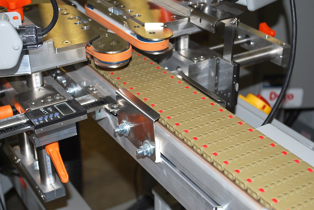 Trial-Sized Bottle Straight Running Table Top Conveyor Trial-Sized Bottle Straight Running Table Top Conveyor